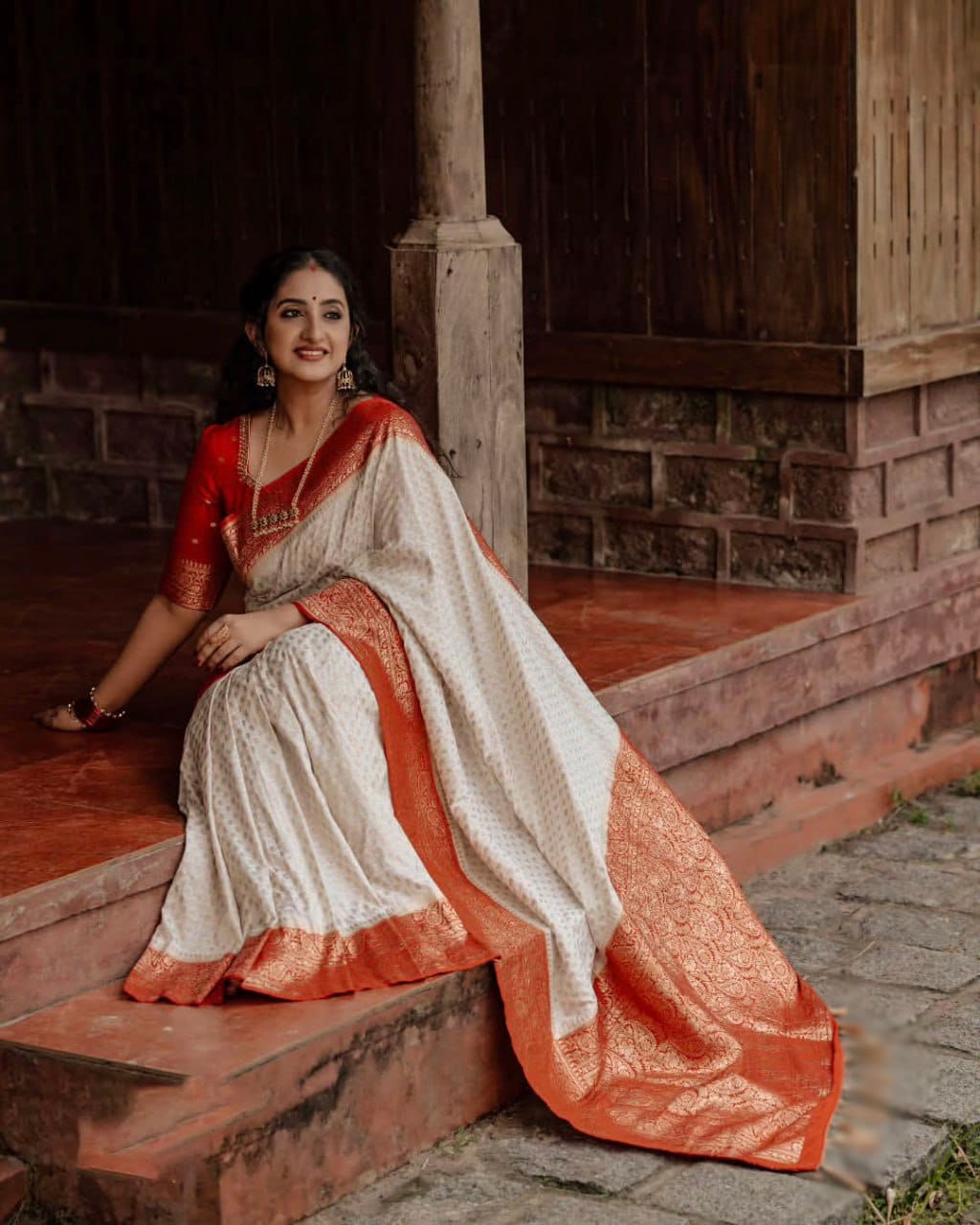 BEAUTIFUL RICH PALLU AND JACQUARD BORDER SAREE