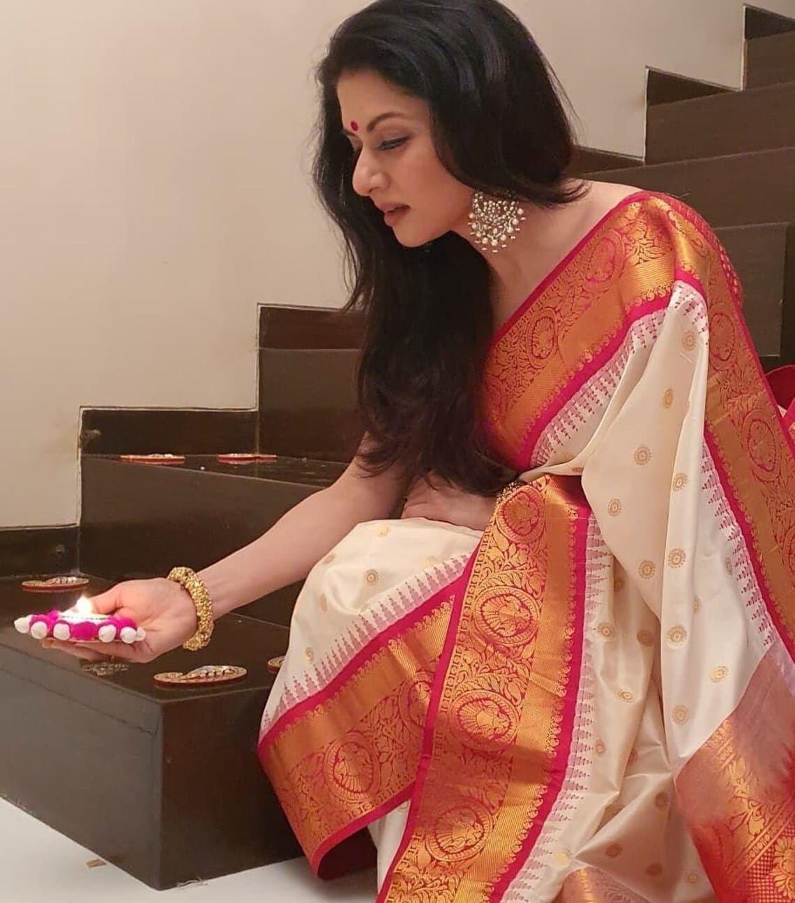 White and Red color Designer Beautiful Saree