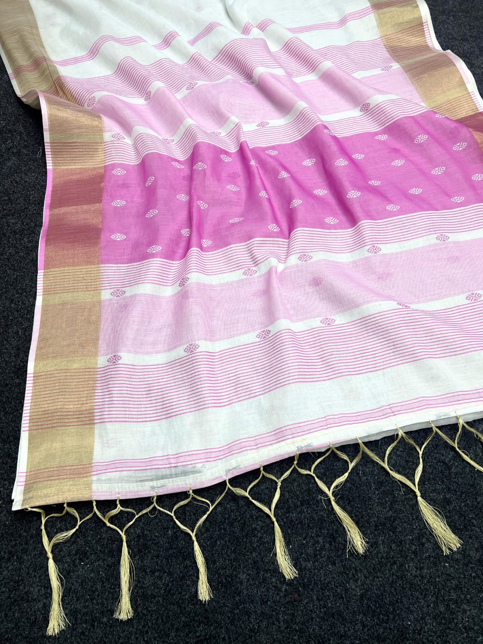 Elegant Linen Zari Saree