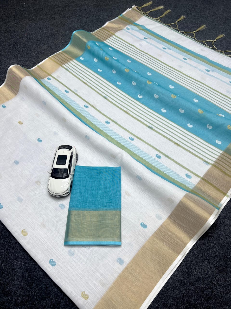 Elegant Linen Zari Saree