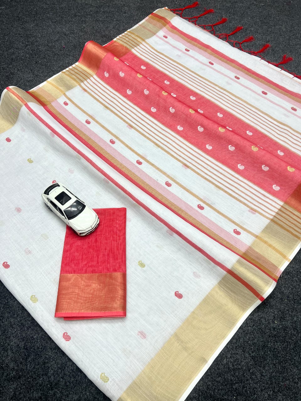 Elegant Linen Zari Saree