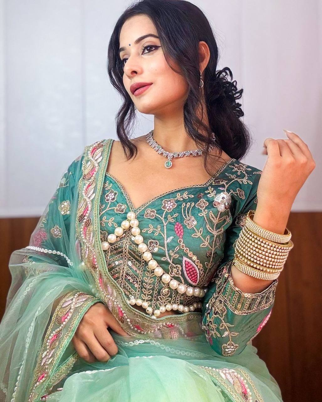 Surbhi Chandna viral fit
