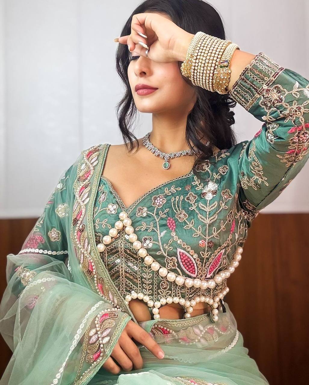 Surbhi Chandna viral fit