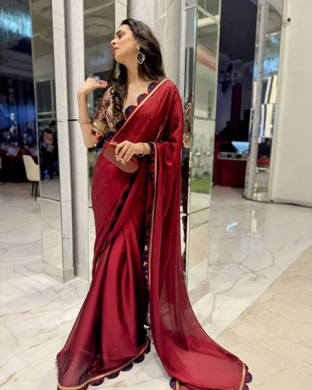 Shraddha Kapoor viral red saree