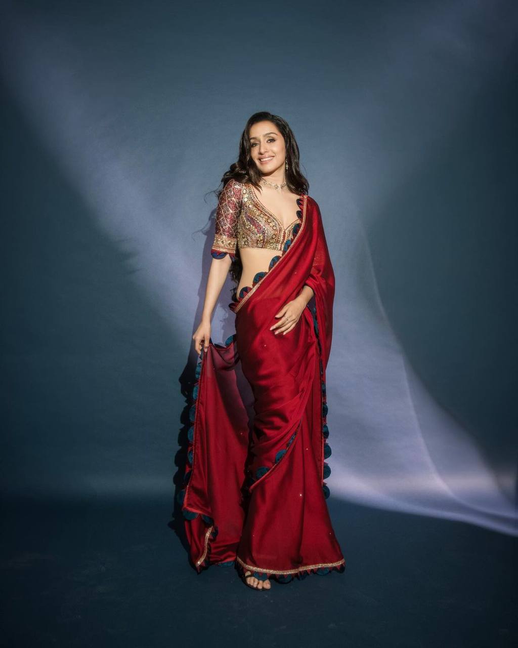 Shraddha Kapoor viral red saree