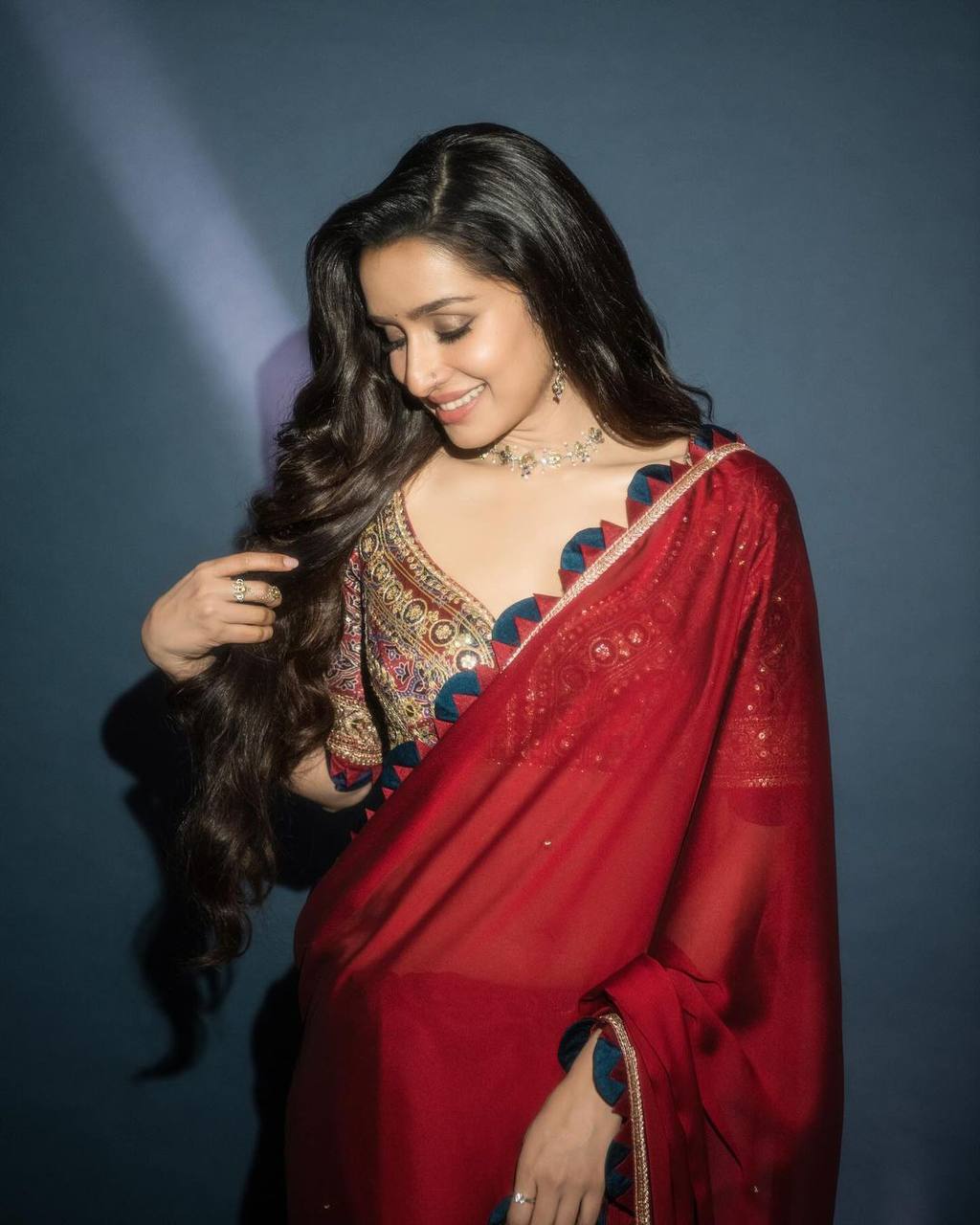 Shraddha Kapoor viral red saree